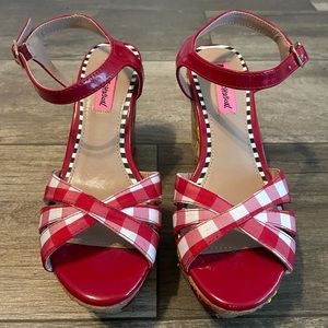 Betsy Johnson Summer Wedge Sandals in Women’s 6.5